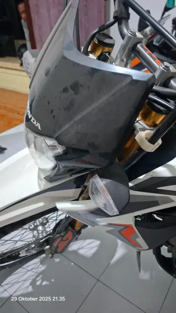 Crf 150 . Like new. Berdebu odo 2400