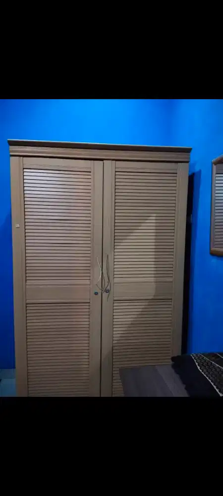 lemari baju bekas