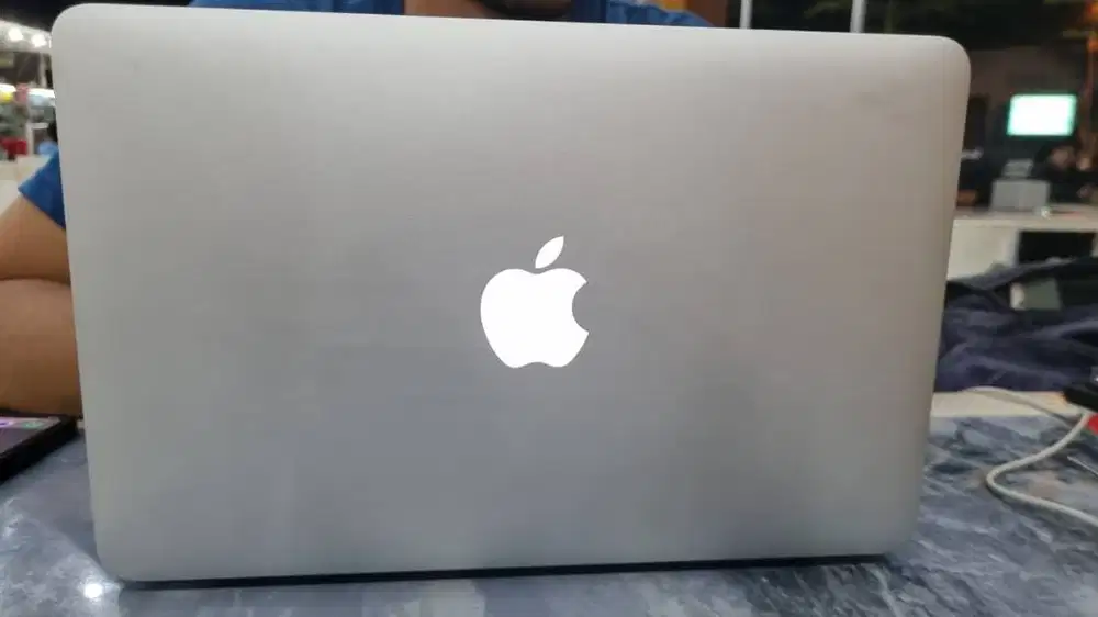 DI JUAL CEPAT MACBOOK AIR (11 INC EARLY 2015)