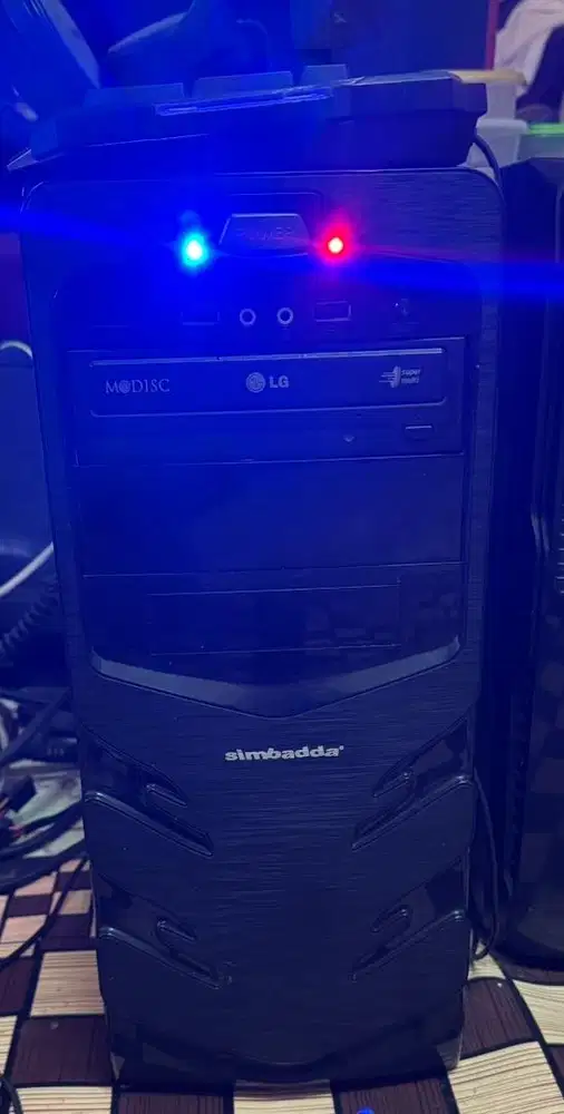 Cpu core i5 ram 8gb plus vga kondisi normal.