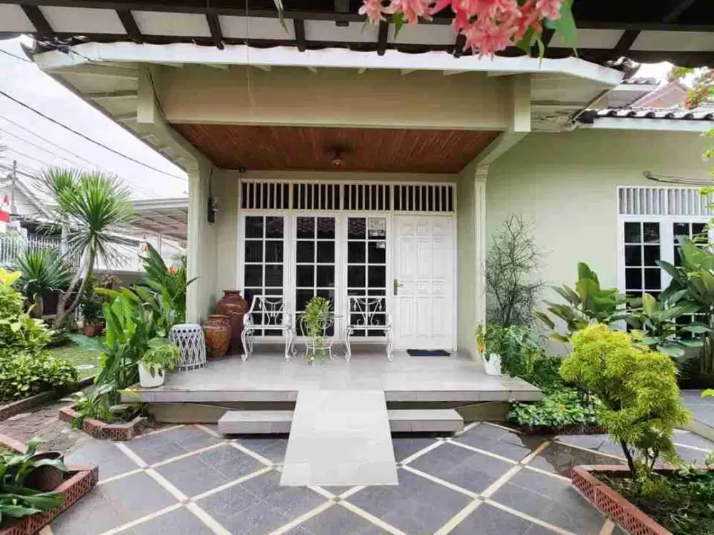 DIJUAL RUMAH CANTIK NYAMAN DALAM KOMPLEK DI KEBON JERUK