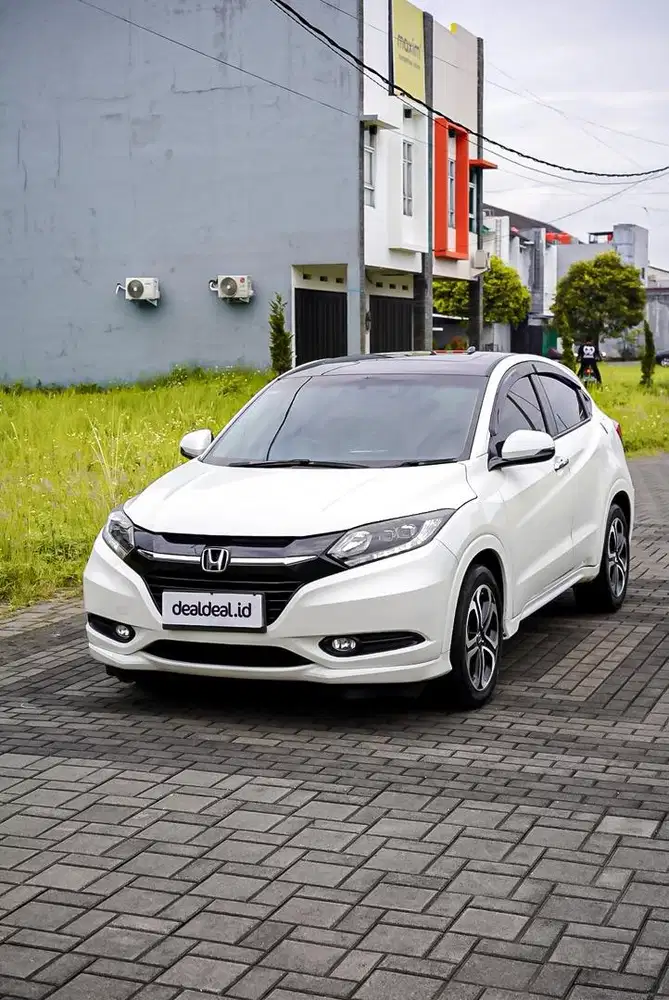 HONDA HRV PRESTIGE 2018 PANORAMIC ROOF LOW KM ISTIMEWA PLAT D
