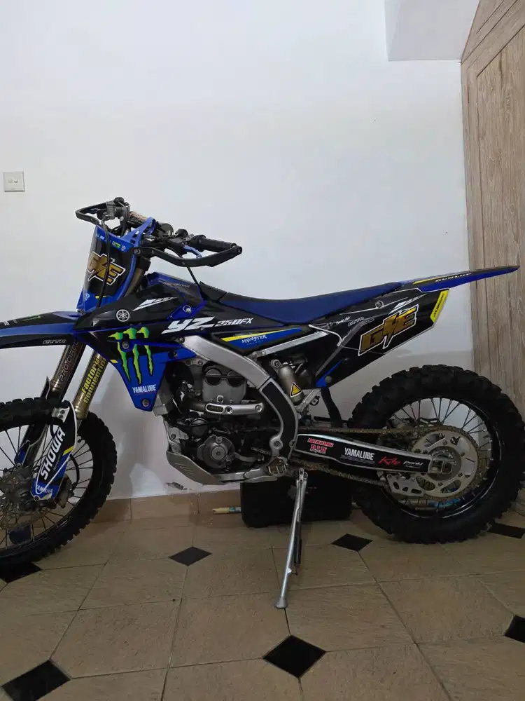 JUAL CEPAT YZ 250 fx tidak pernah dipakai