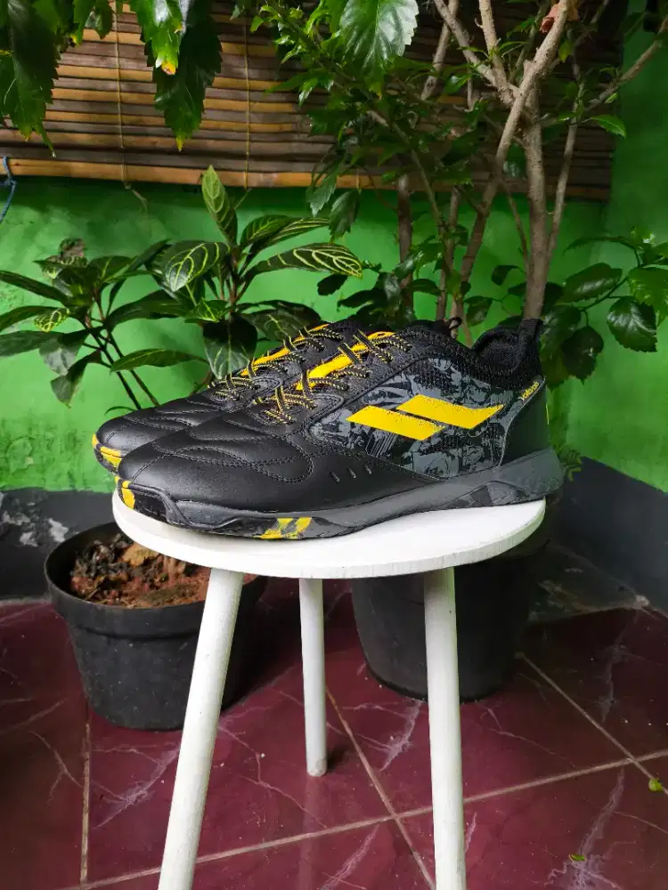 SEPATU FUTSAL MILLS VOLTASALA LEON KNIGHT