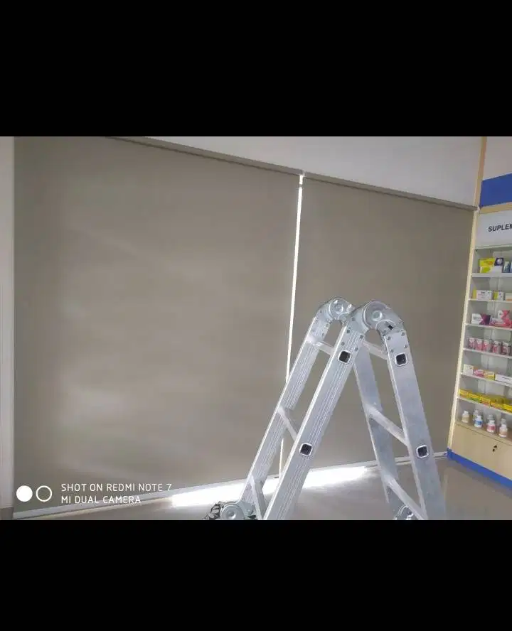 tirai roller Blinds indor bahan blackout tidak tembus cahaya