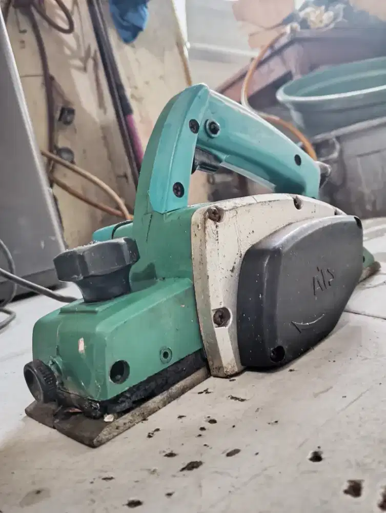 Mesin Serut Kayu Planner ATS

MS82X1M