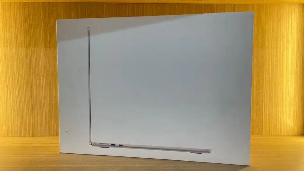 MACBOOK AIR M2 BRAND NEW