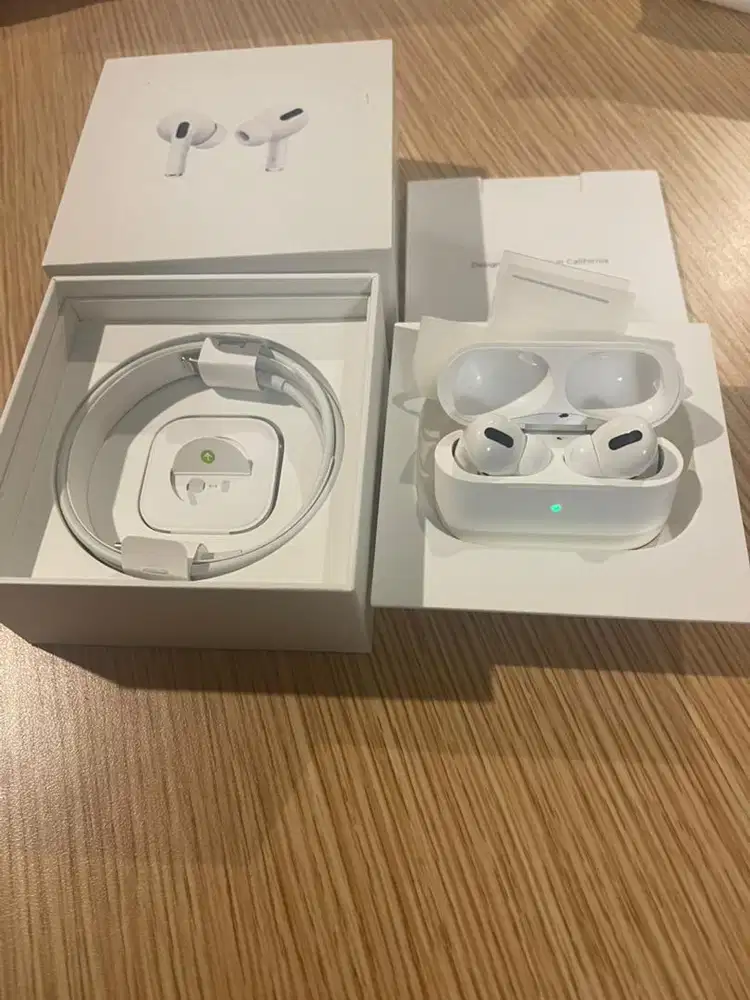 AirPods PRO / gen 1 - LIKE NEW!