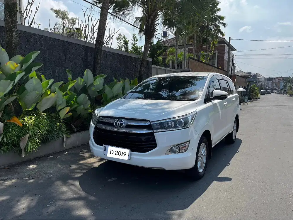 Toyota Kijang Innova 2.4 V AT Diesel putih plat D Bandung