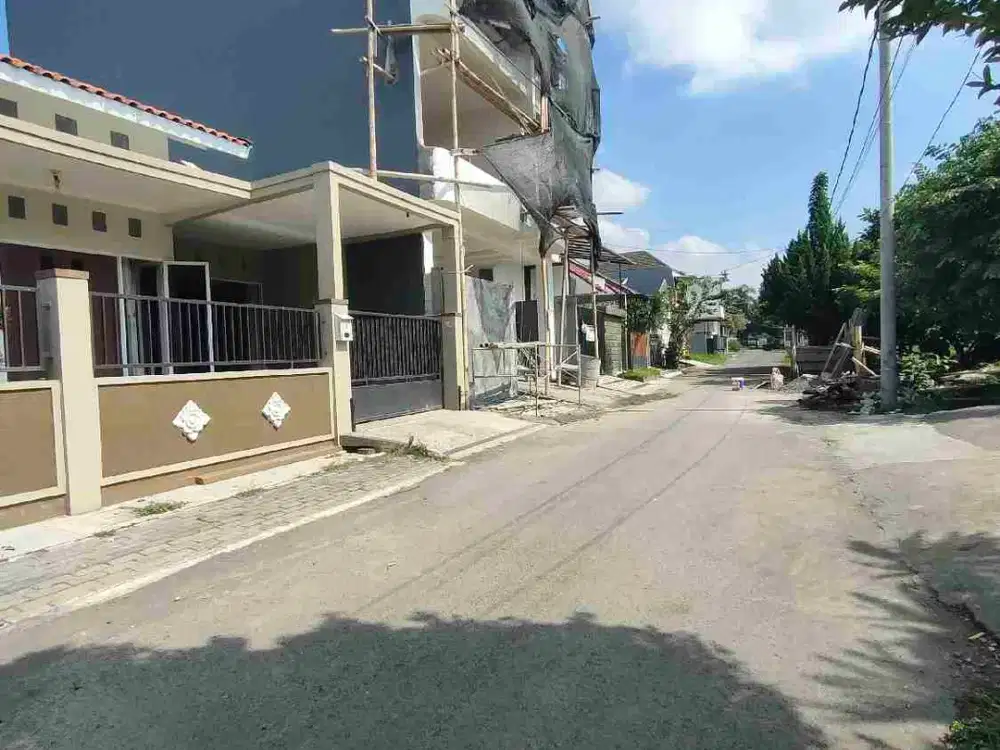 Strategis! Rumah Bunga Dewandaru Suhat Kota Malang