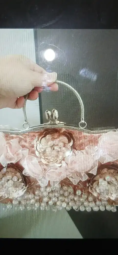 Tas pesta bunga mute