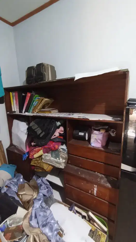 Dijual Cepat: Bufet Lemari Jati Antik usia 40 Tahun - Kuat & Kokoh!