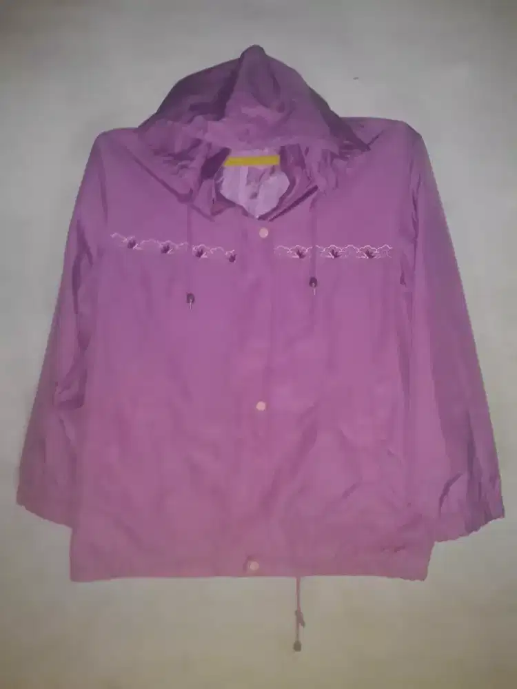 Baca Desk-Preloved--Jual: 1 Jaket (halus-lembut)/Masih seperti baru.
