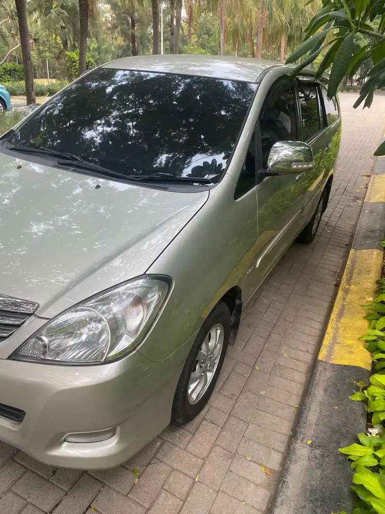 Toyota Kijang Innova 2010 Bensin