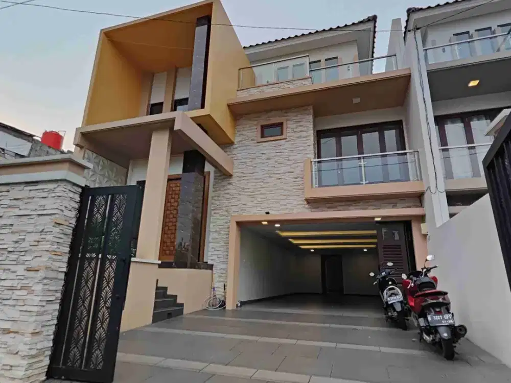 RUMAH MEWAH NYAMAN DI PESANGGRAHAN SELANGKAH KE AKSES TOL