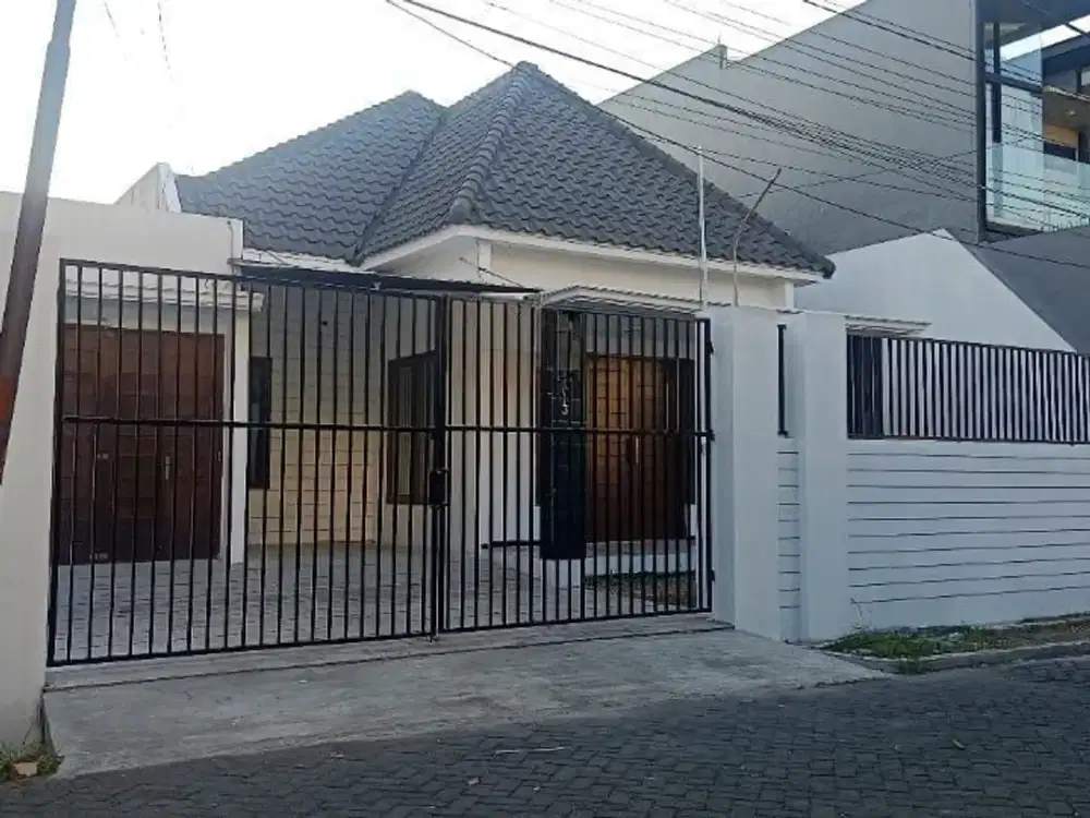 RUMAH SATU LANTAI MANYAR SIAP HUNI, ROW 3 MOBIL