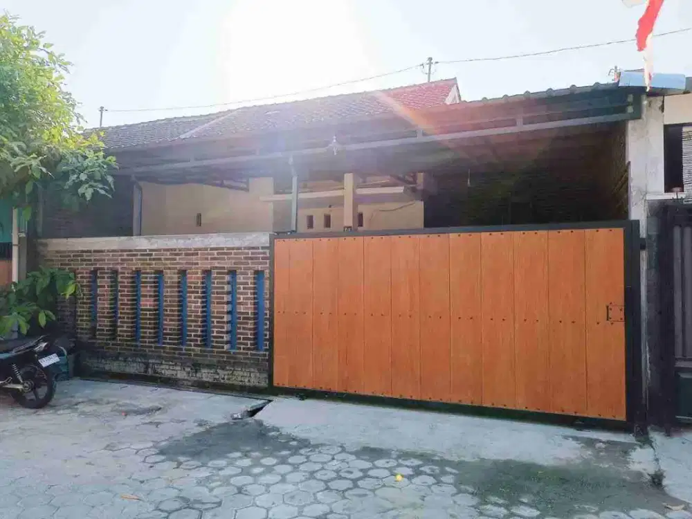 Rumah Second Bagus Terawat di Perum Jaten dekat Pasar dan Polsek Jaten