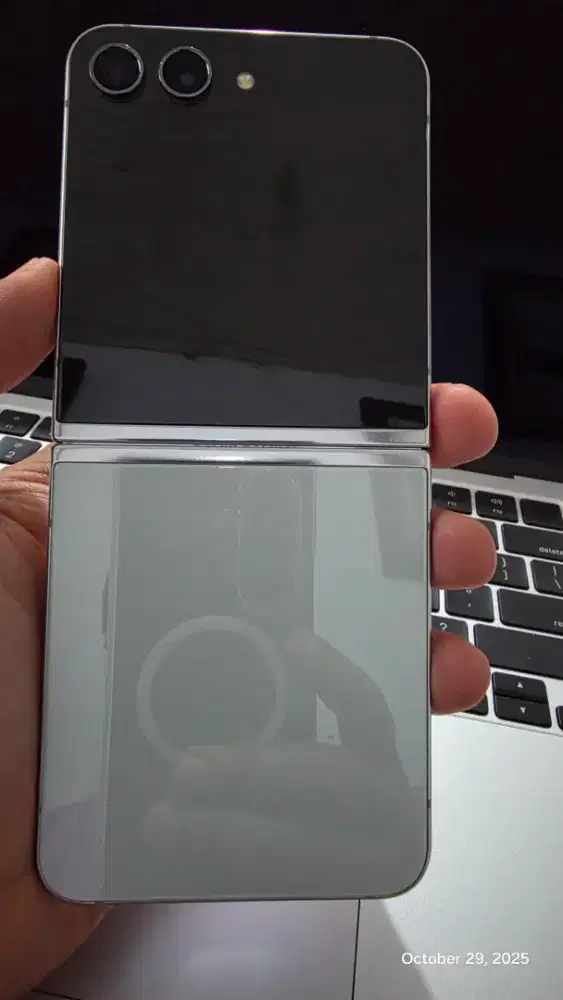 Samsung Z Flip 5 masih mulus bgt