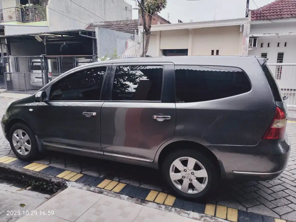 Nissan Grand livina 2011 Bensin