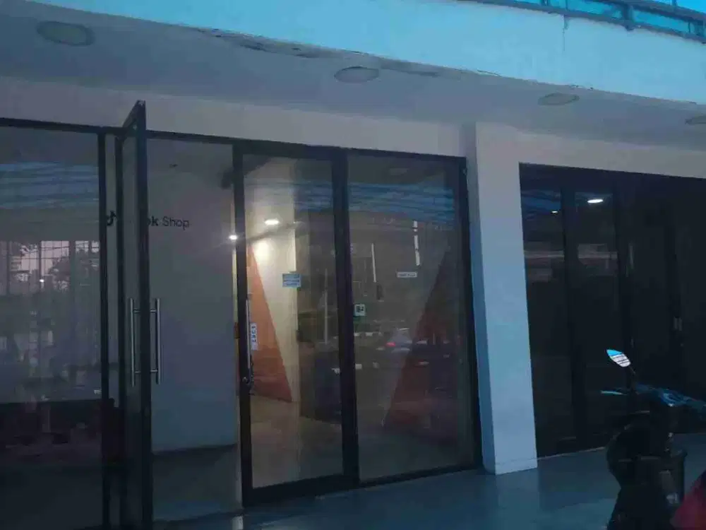 Disewakan Ruko 4 lt ,Boulevard Raya- Kelapa Gading .