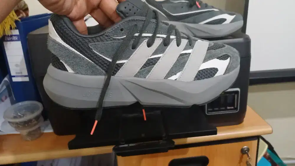 Sepatu adisas size 40