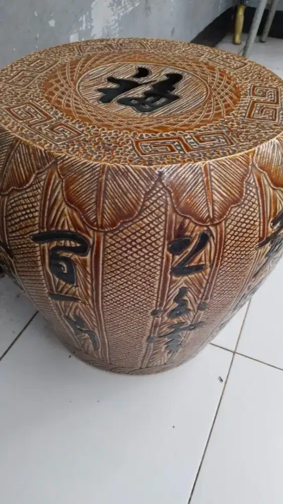Tempat duduk / hiasan keramik