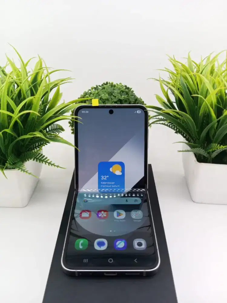 Samsung Galaxy Z Flip 6 cakep mulus