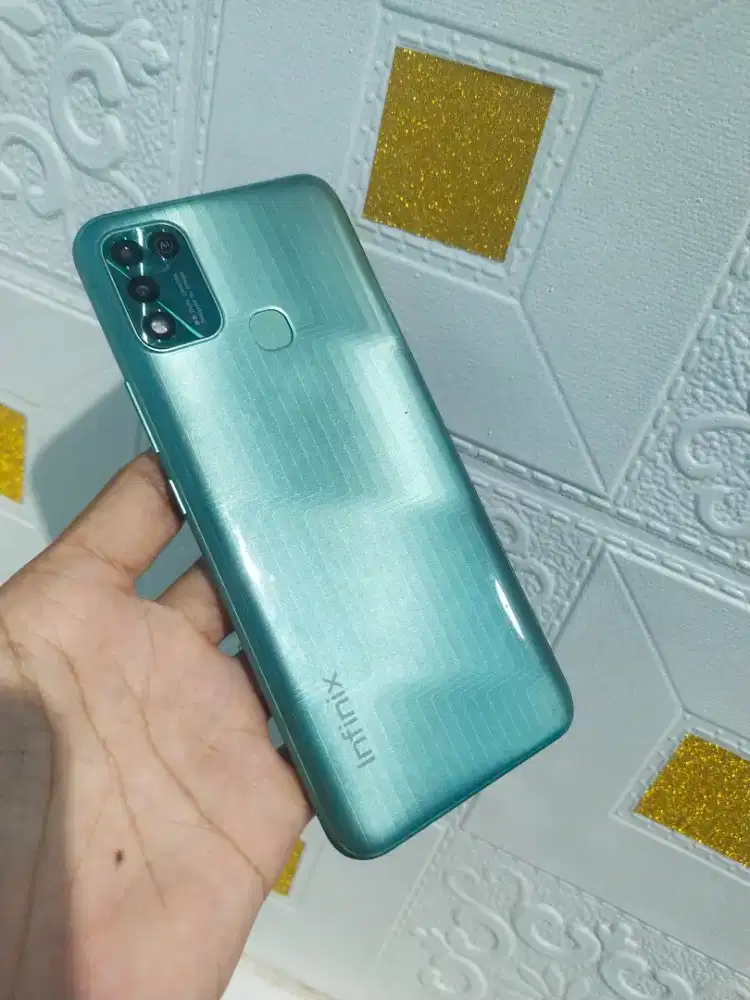 Infinix hot 9 play ram 4gb Rom 64gb normal batre awet