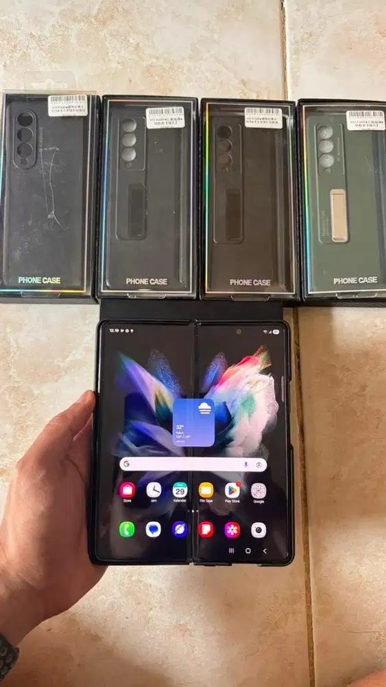 Dijual samsung Z fold 3 5G 12/512GB Like new resemi indo ex  SEIN