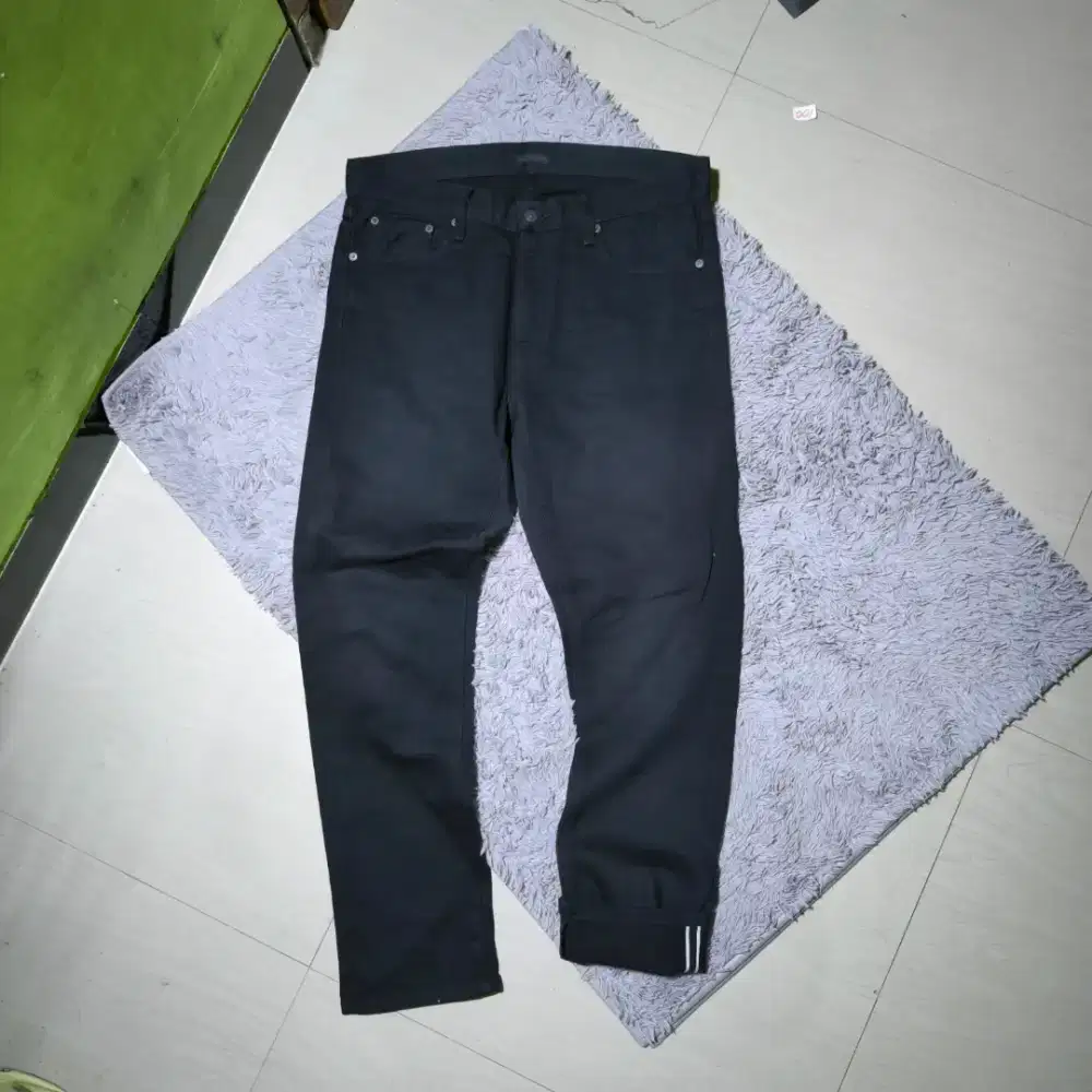 Uniqlo selvedge jeans long pants
Sz 34 slim

Kond 9.7/10 like new