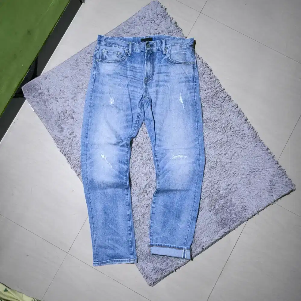 Uniqlo riped selvedge  jeans 
Sz 33 slim

Kond 9.7/10 like new