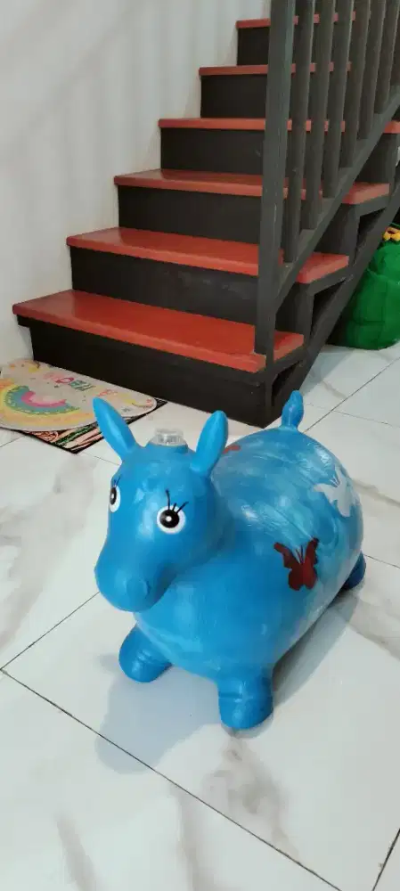 Mainan kuda kuda an 'Horse Play'