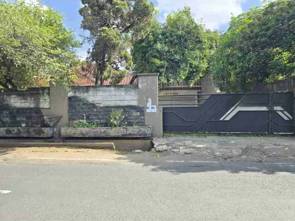 FOR SALE RUMAH LAMA HITUNG TANAH DI JAGAKARSA JAKARTA SELATAN
SHM
Luas Tanah  2279m2
1lantai 
Kamar tidur 1
Kamar mandi 1
Harga 15jt/m2 nego