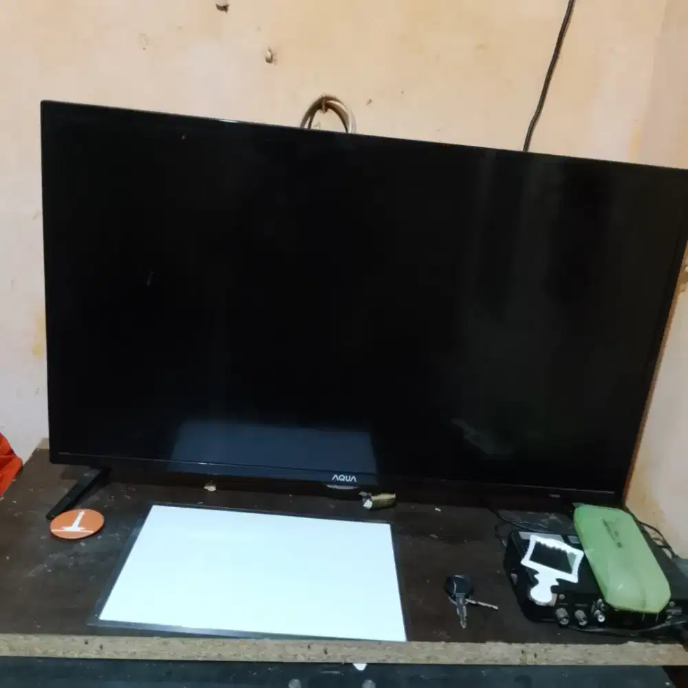 Dijual TV 32 in masih normal dan nyala merk aquas