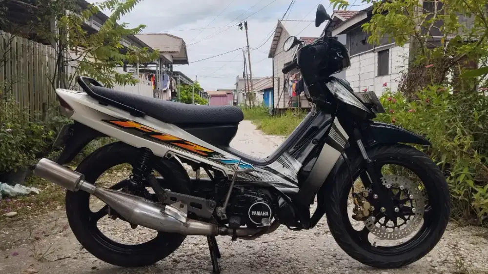Di jual Santai F1ZR Sporty 2004 Akhir Pakaian Pribadi Atas Nama Ortu