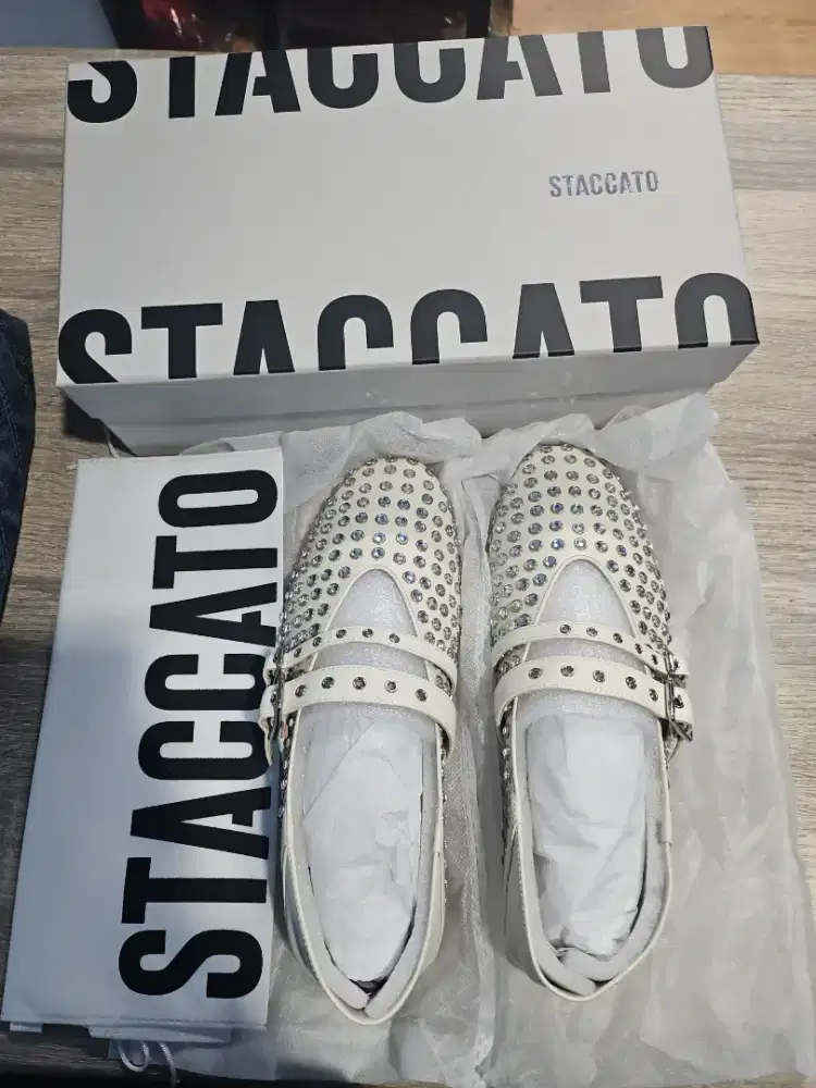 Sepatu staccato