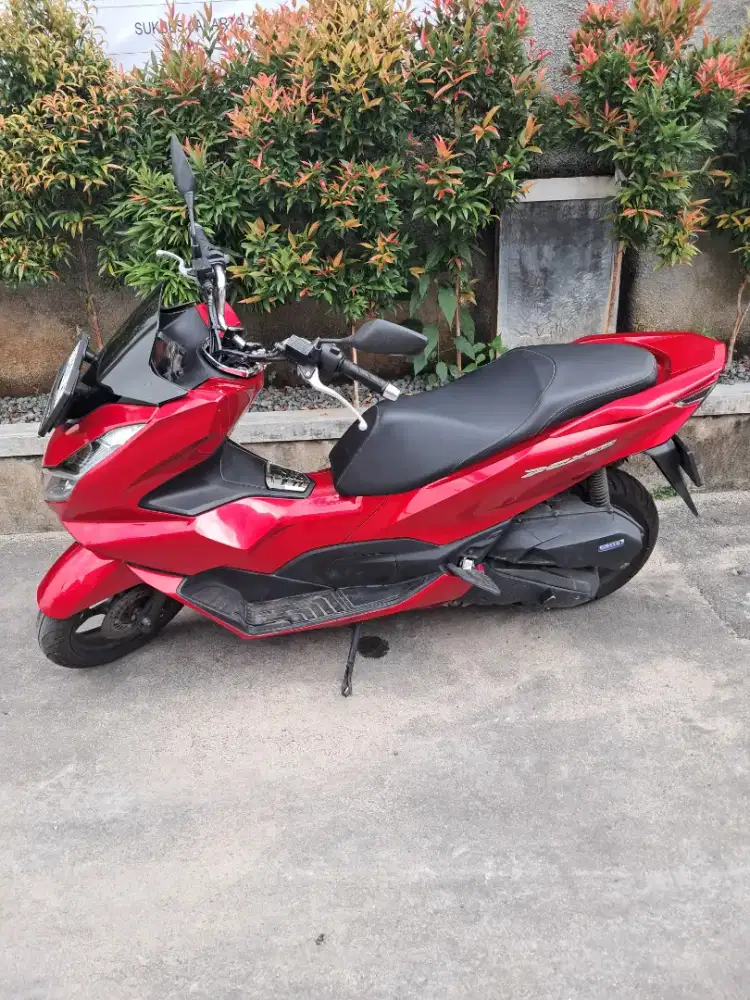 Dijual Honda pcx cbs th 2023 merah glossy