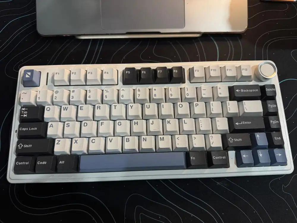 Preloved Noir Ocean Keycaps - PBT Double Shot Cherry Profile