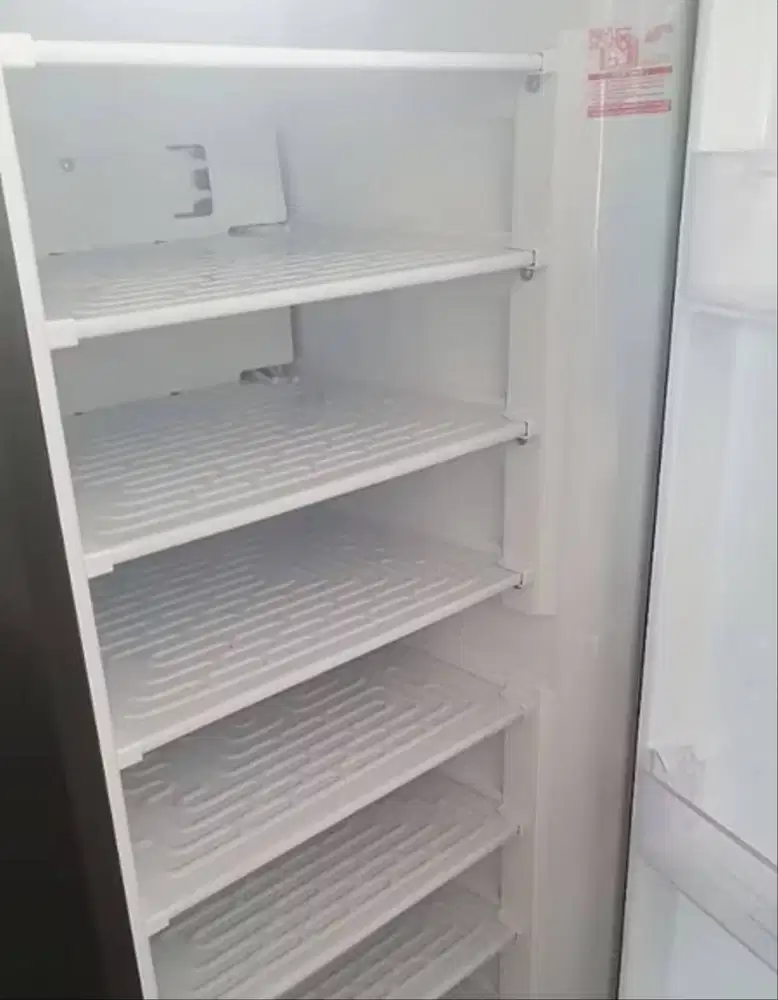 DIJUAL CEPAT KULKAS FREEZER SHARP 8 rak