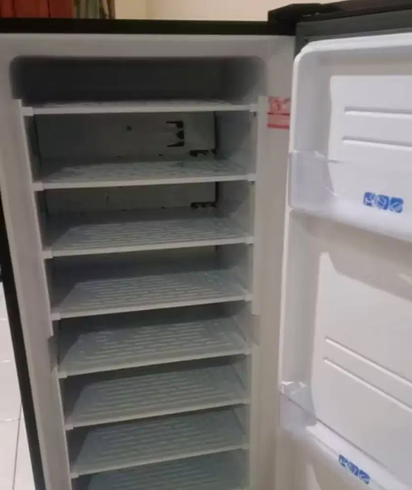 DIJUAL CEPAT KULKAS FREEZER SHARP 8 rak