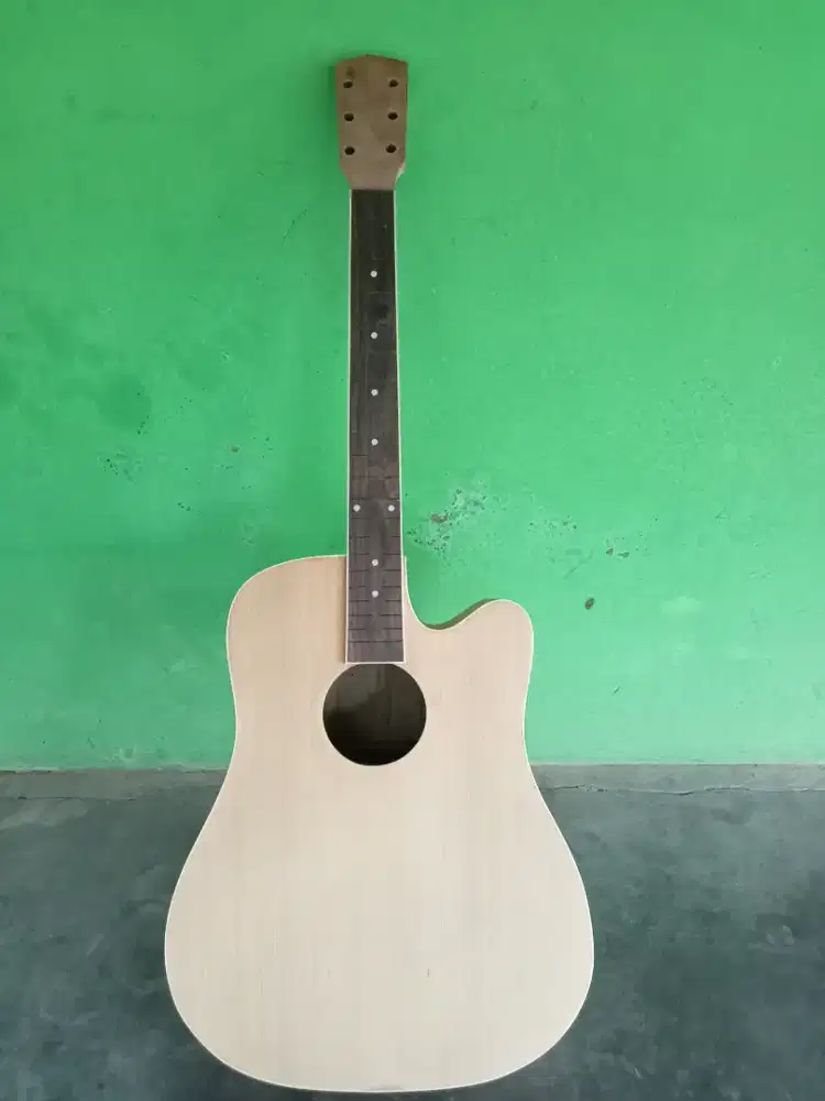 Body gitar akustik jumbo cutway spruse