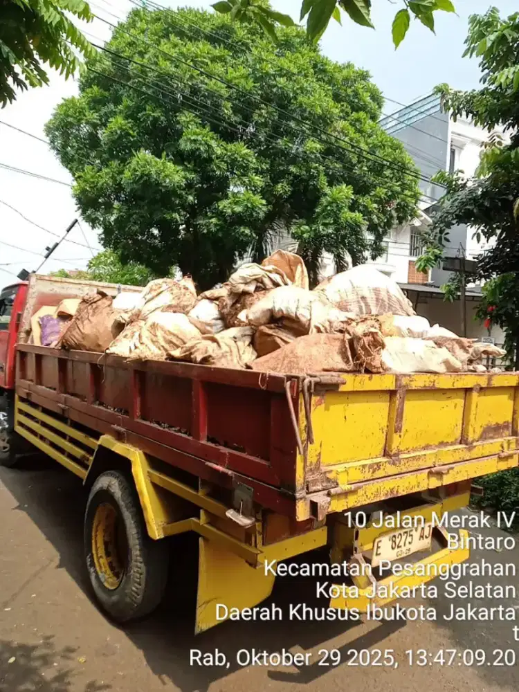 Jasa buang puing dan tanah