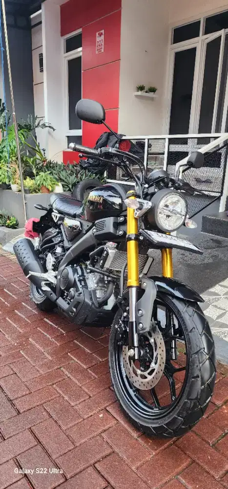 XSR 155 hitam metalik 2025
