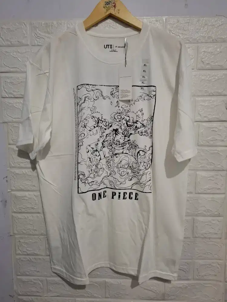 Kaos original Pul&Bear x Onepiece size XL