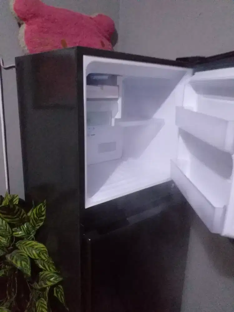 Kulkas 2 pintu merk sharp