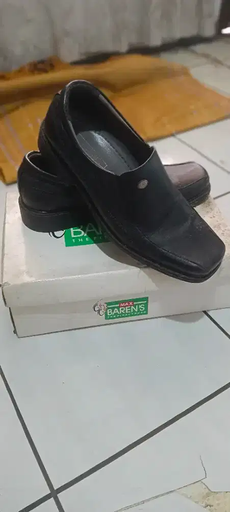 Sepatu merk max baren's istimewa