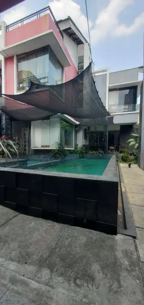Rumah Minimalis Tengah Kota Jakarta