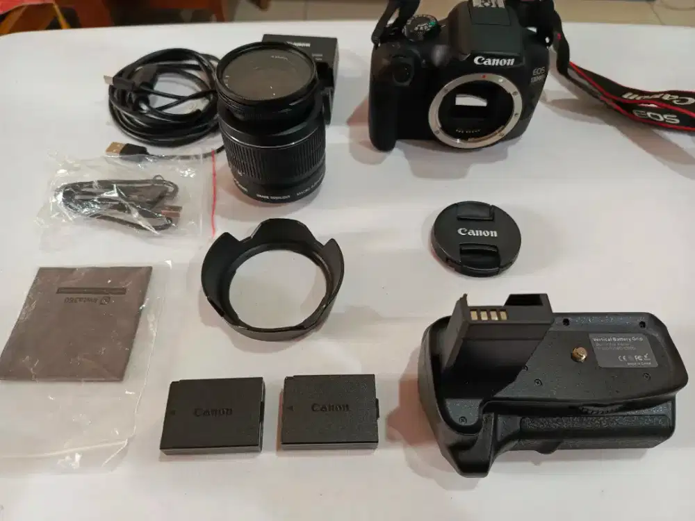 Paket Canon 1300D,Lensa 18-55, Vertical Grip, 2x Battery Kondisi Bagus