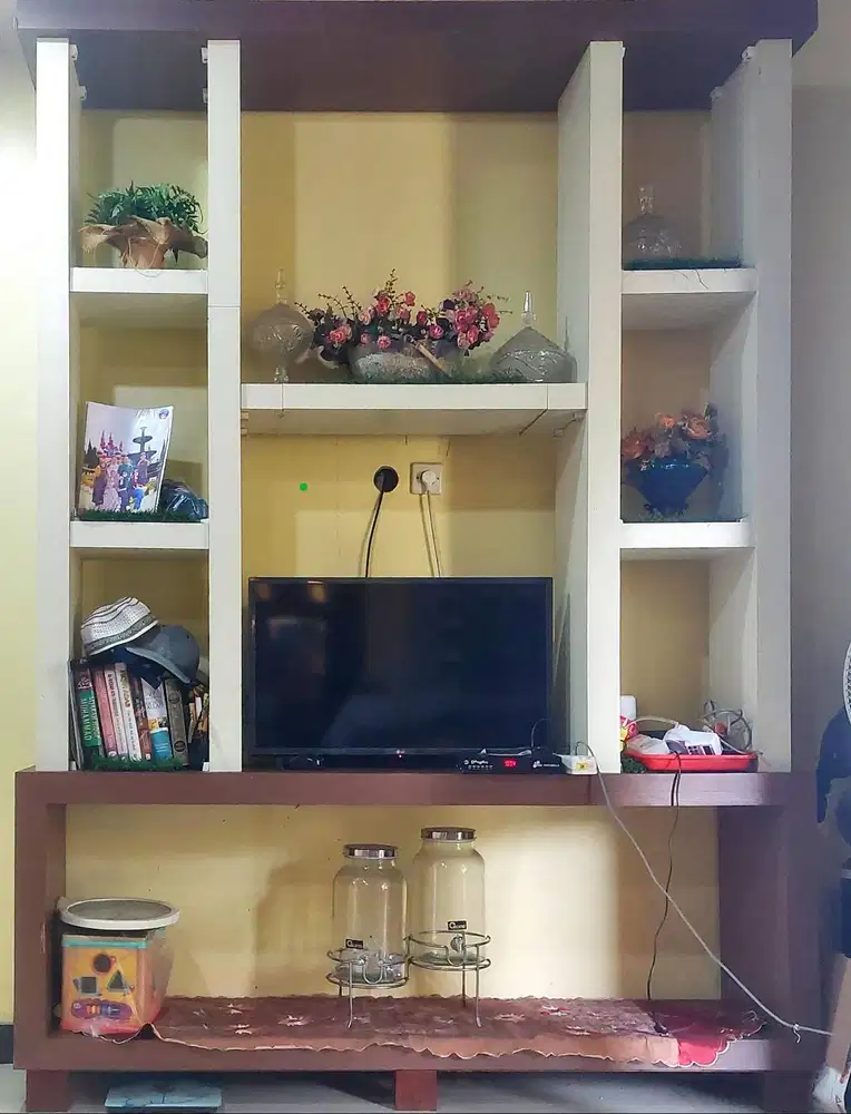 Lemari Pajang 2 muka minimalis