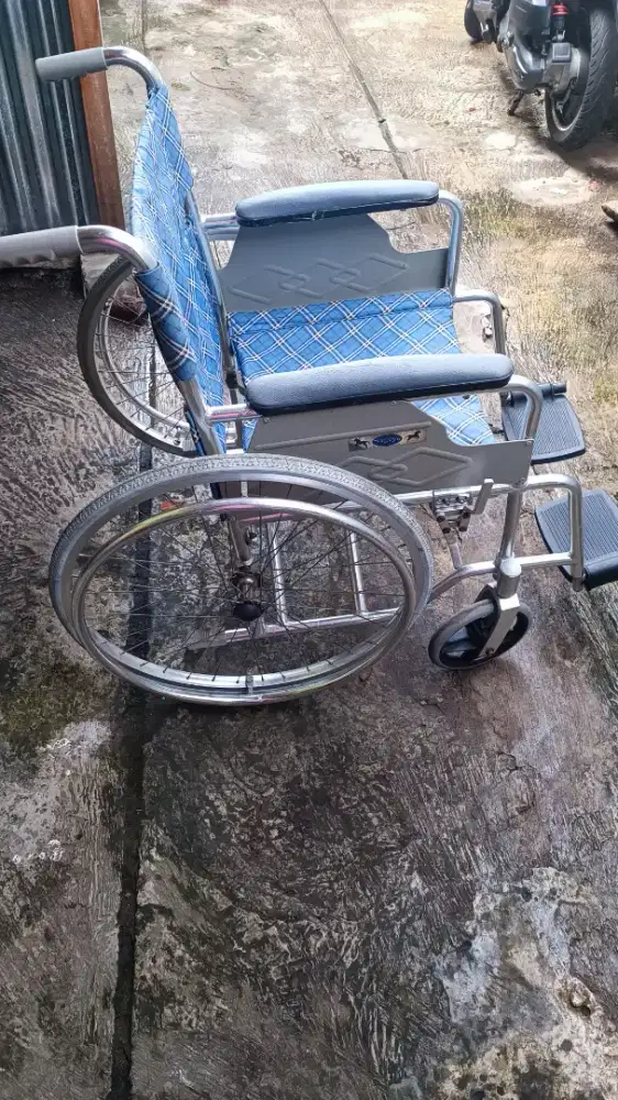 Kursi dorongg roda lancar